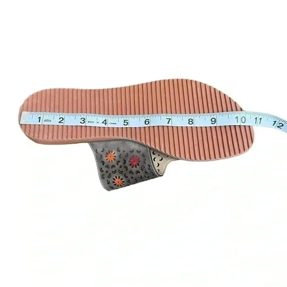 Elite by Corky’s Dominican Perforated Leather Gray Women’s Flat Sandal size 9 - Picture 14 of 15